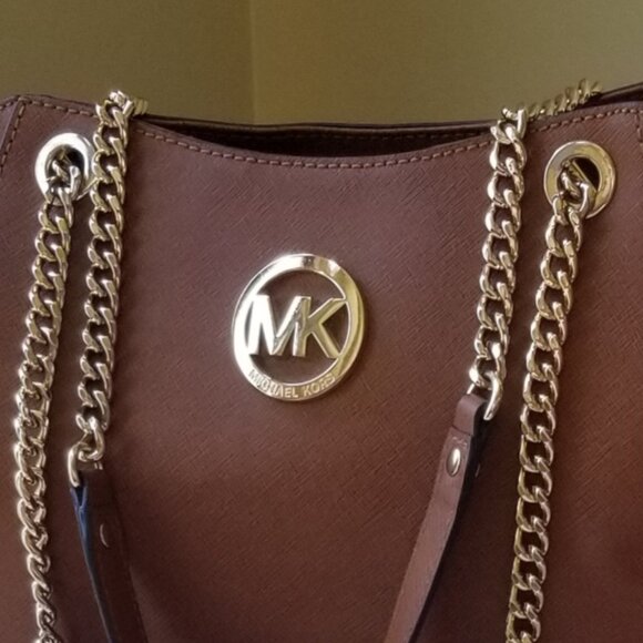 Michael Kors - "Jet Set" Saffiano Leather Shoulder Bag - Picture 3 of 11